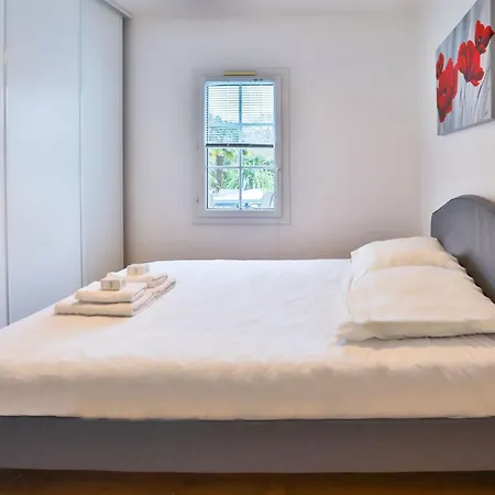 Foyenne - Piscine, Jacuzzi Et Sauna *