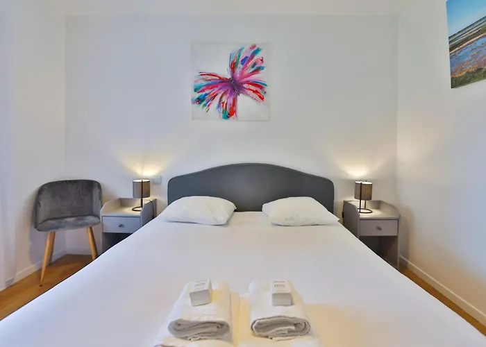 Foyenne - Piscine, Jacuzzi Et Sauna